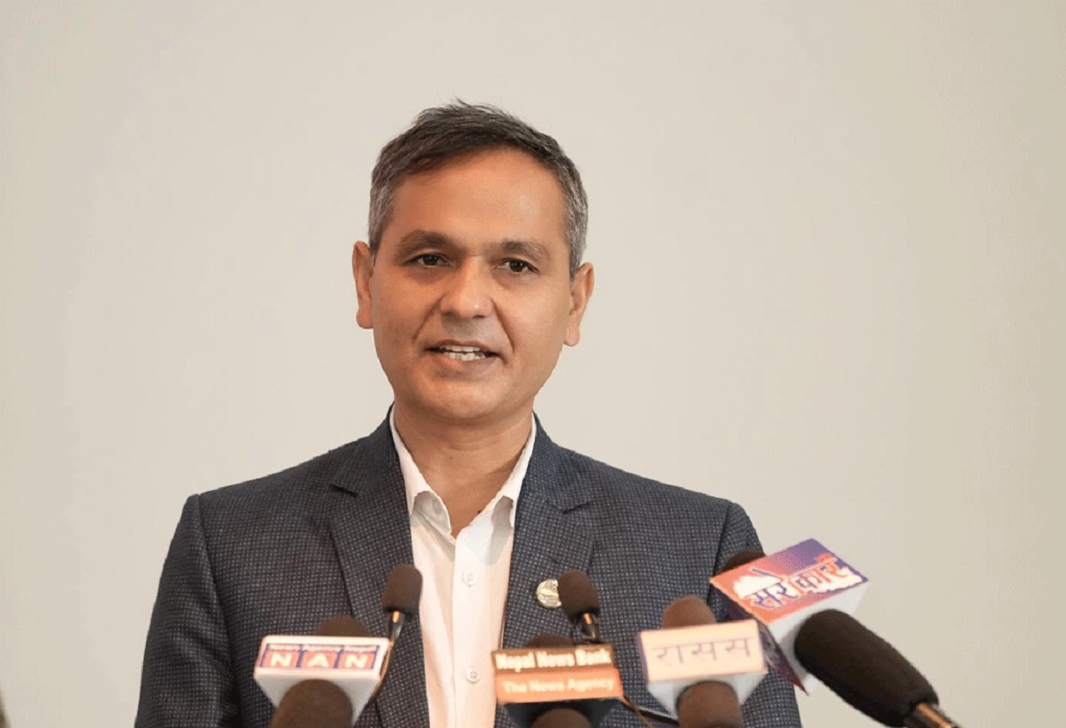 लुटिएका हतियार र भागेका कैदीबन्दीका कारण निर्वाचन बिथोलिन दिंदैनौं : गृहमन्त्री अर्याल
