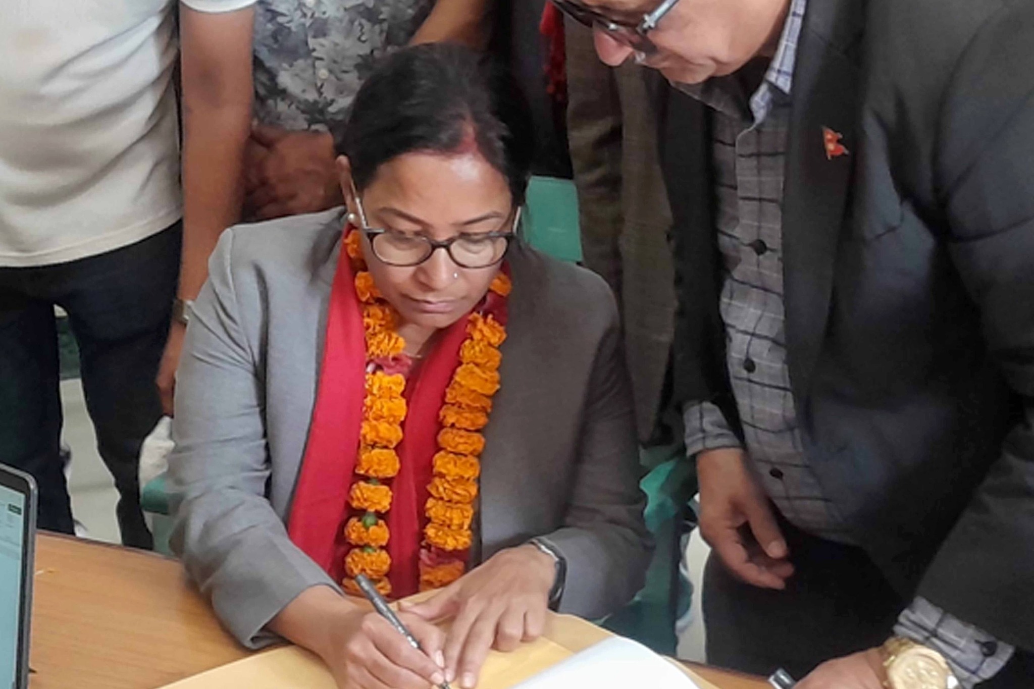 प्रत्यक्ष निर्वाचनमा होमिएका महिला उम्मेदवार भन्छन् : अब हामी देश सम्हाल्छौँ