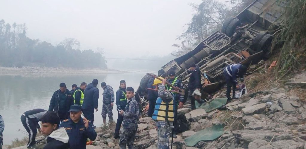 प्युठानमा मिनी बस दुर्घटना हुँदा १६ जना घाइते