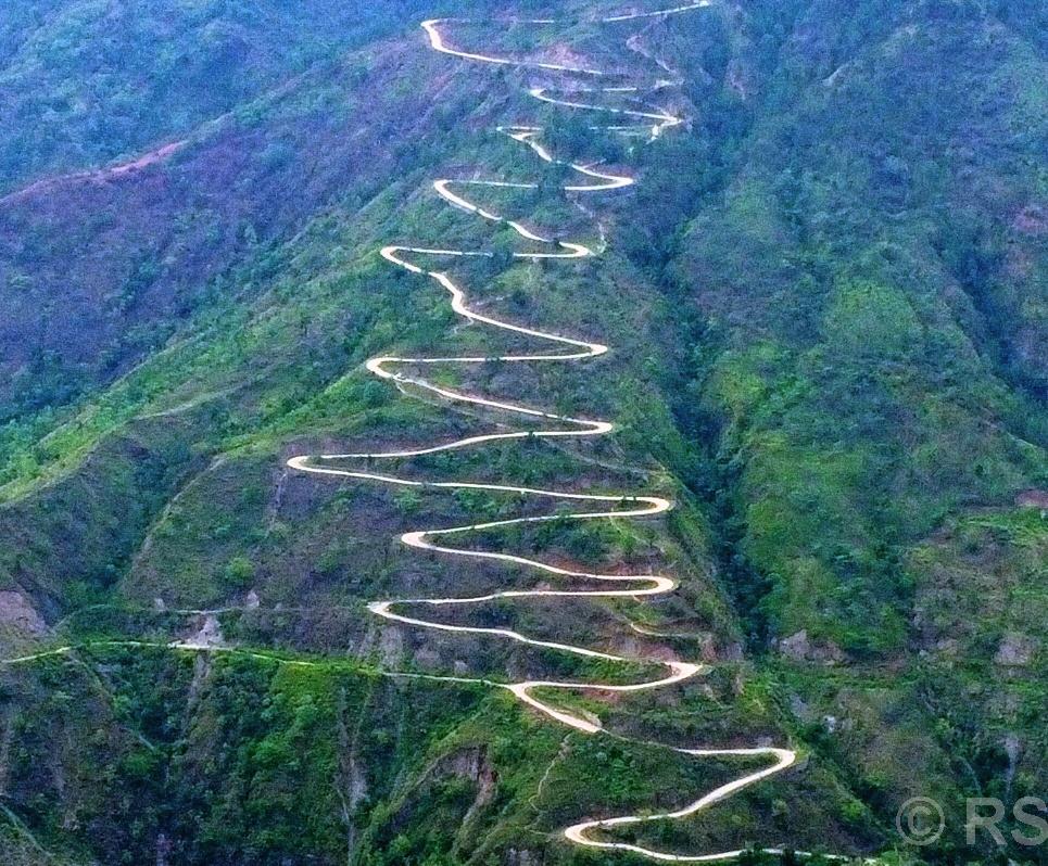 भोजपुर–बेहेर नागबेली सडकको दृश्यले पर्यटकलाई आकर्षित गर्दै