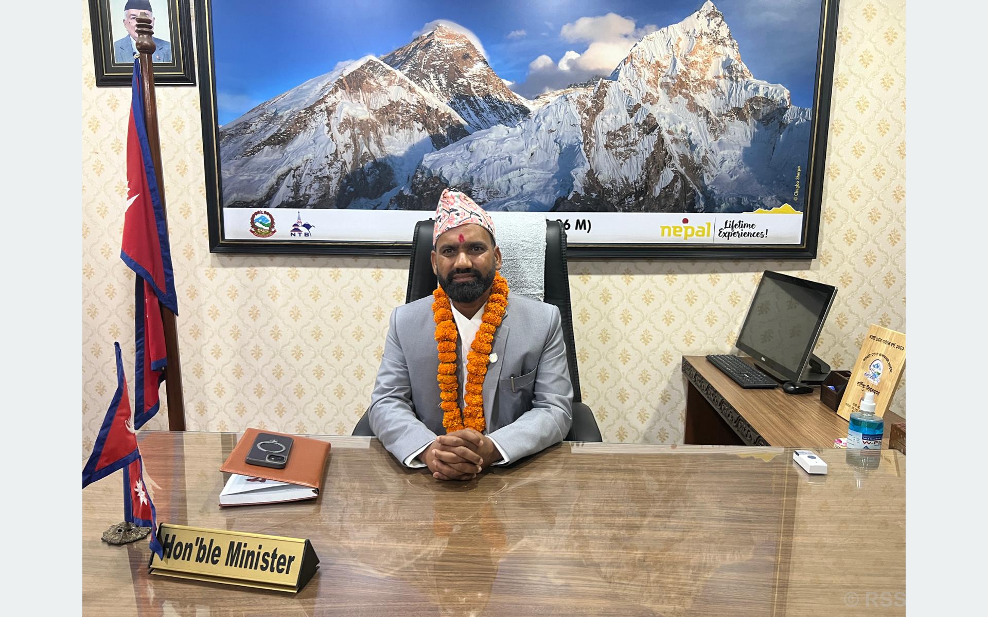 खडकराज (गनेस) पौडेलः लेखकदेखि पर्यटनमन्त्रीसम्म
