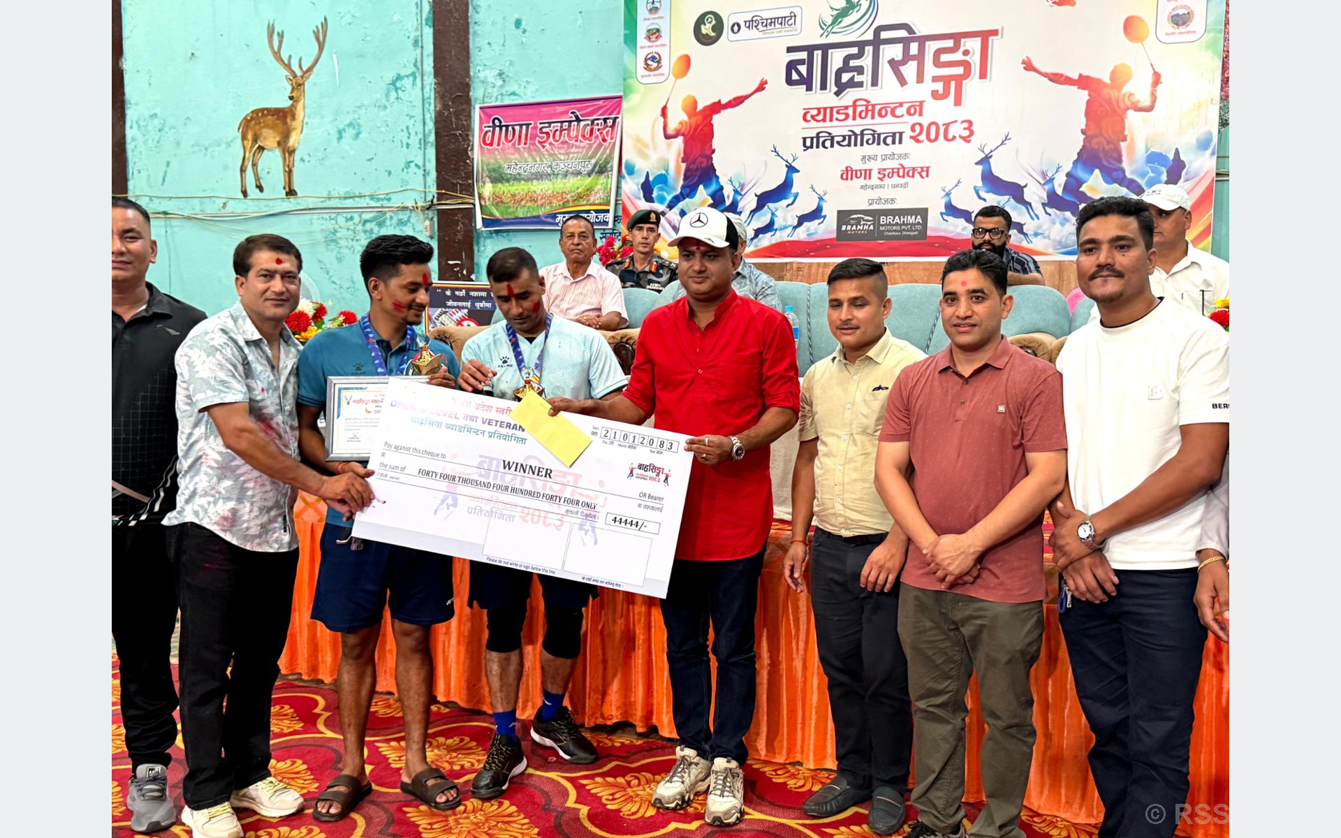 बाह्रसिङ्गा ब्याडमिन्टन प्रतियोगिताको उपाधि राम र राजेन्द्रलाई