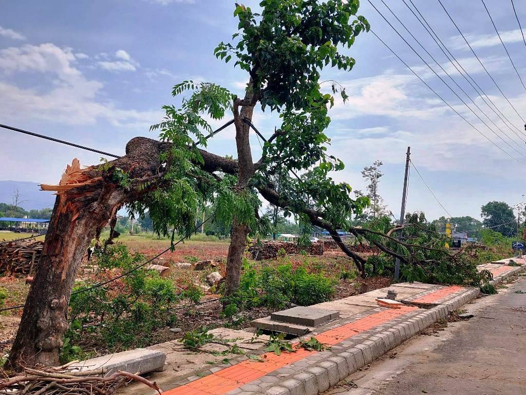 यी जिल्लामा आज तीव्र हावाहुरीको चेतावनी, सावधानी अपनाउन आग्रह