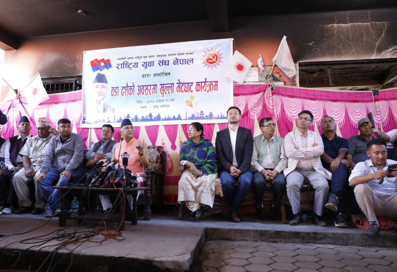 एमाले अध्यक्ष ओली भन्छन् : ‘हाहुको सरकारलाई देश जिम्मा लगाएर विदेश भाग्दैनौं’