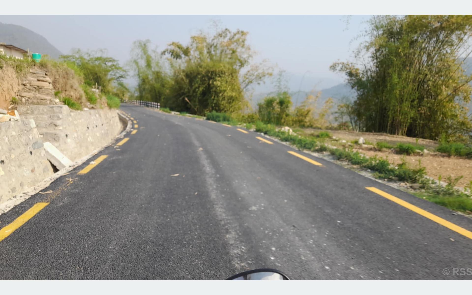 पर्वतमा एक वर्षमा ४५ किलोमिटर ग्रामीण सडक कालोपत्र