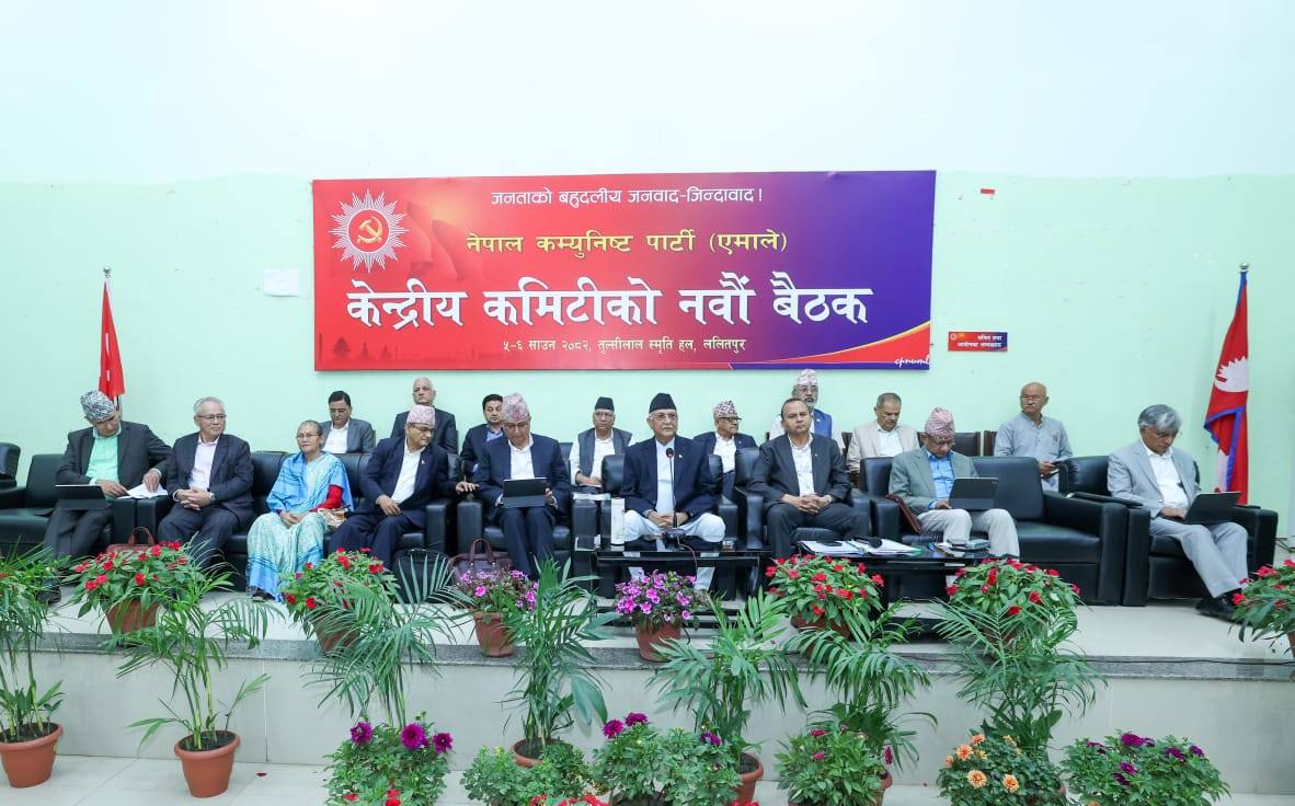 एमाले केन्द्रीय समितिको निर्णयः पूर्वराष्ट्रपति दलीय राजनीतिमा फर्कनुहुँदैन