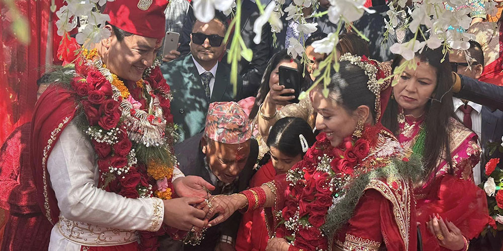 सलोनलाई विवाहको बधाई दिन चन्द्रागिरि पुगे सेलिब्रिटी (फोटो फिचर) 