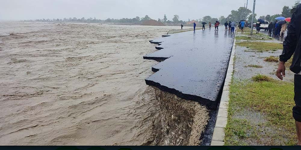 वर्षाका कारण आठ सडक अवरुद्ध