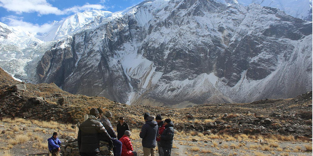 जेठो हिमालको आधार शिविर पूर्वाधारको प्रतीक्षामा
