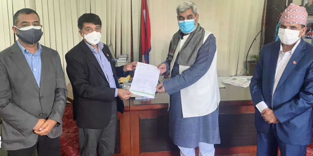 आइएमई फाउन्डेशनद्वारा तीन करोडको स्वास्थ्योपकरण सहयोग