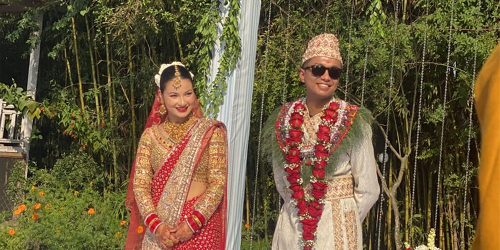 गायिका स्मिता दाहालले कसिन् लगनगाँठो (तस्बिरसहित) 
