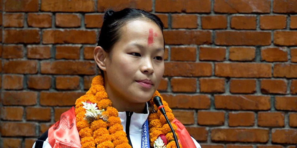 ऐतिहासिक पदक विजेता एरिका स्वदेश फिर्ता, विमानस्थलमा भव्य स्वागत
