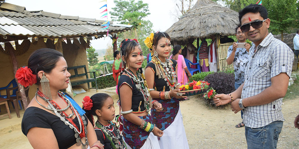 कोरोनाले थला पर्दै पश्चिमको पर्यटन