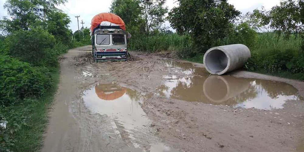 सडक मर्मत नहुँदा सर्वसाधारणलाई सास्ती