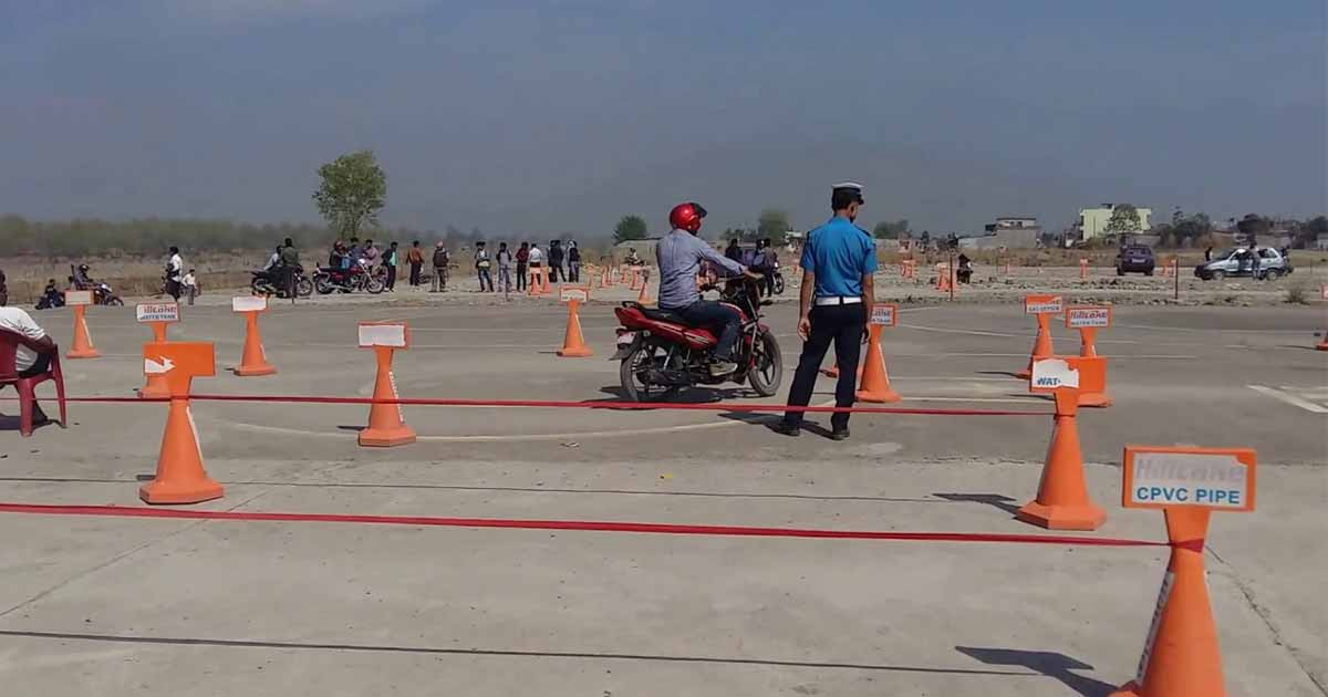 लाइसेन्सका लागि लिखित परीक्षा पास हुनेले १८ महिनासम्म ट्रायल दिन पाउने