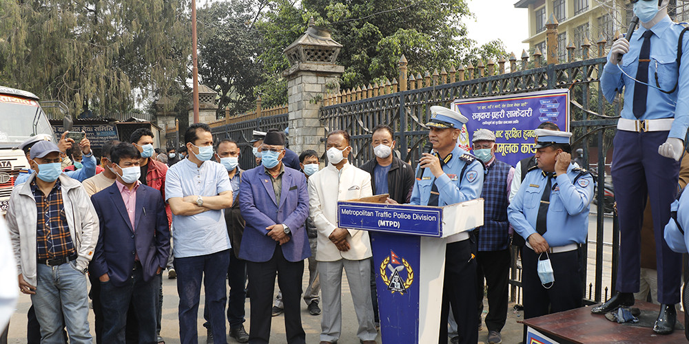 ट्राफिक प्रहरीको कोरोनाविरुद्ध सचेतना अभियान 