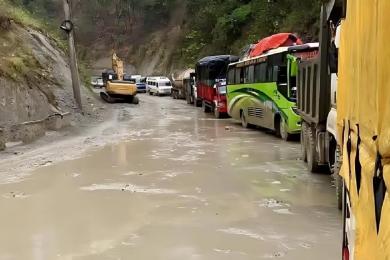 नारायणघाट-बुटवल खण्ड अवरुद्ध, वैकल्पिक सडक प्रयोग गर्न आग्रह