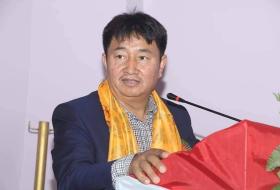 संसदीय दल र सरकार फरक हो, राजीनामा दिन्न : मुख्यमन्त्री लामा