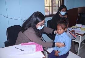 शिवपुरीको जनज्ञान माध्यमिक विद्यालयका बालबालिकाको निशुल्क मुटु परीक्षण