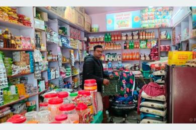 विदेशबाट फर्केर गाउँमै ‘सस्तोबजार’ सञ्चालन