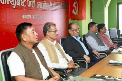 माओवादी बैठकमा दाहालको ‘ब्रिफिङ’ : चुनावमा जाने विषयमा आमसहमति छ