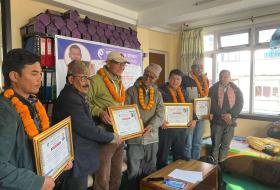 नागार्जुन काव्यगोष्ठीमा वरिष्ठ समालोचक डा पोखरेलसहितका श्रष्टा सम्मानित