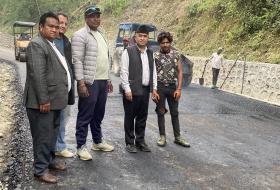 ‘ट्रयाक’ खुलेको अट्ठाइस वर्षपछि सडक कालोपत्र