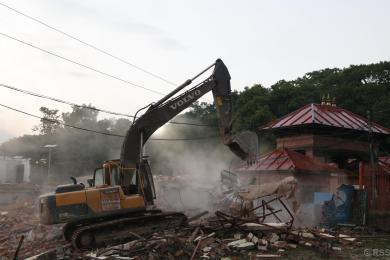 तिलगङ्गा पशुपति क्षेत्रका अतिक्रमित घर भत्काइँदै