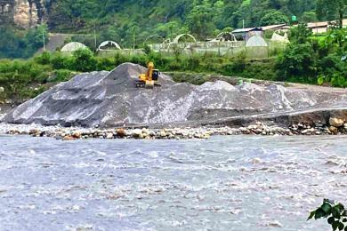 कालीगण्डकी नदीबाट अवैध उत्खनन गरिएको बालुवा जफत