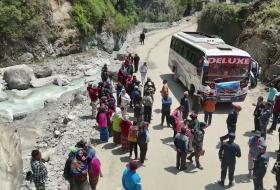 मनाङमा सार्वजनिक बस नियमित सञ्चालनपछि स्थानीय खुसी