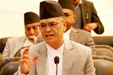 प्रधानन्यायाधीशको प्रश्न :  ‘अदालतले कुनै अमुक व्यक्तिलाई प्रधानमन्त्री बनाउनुस् भन्न मिल्छ ?’