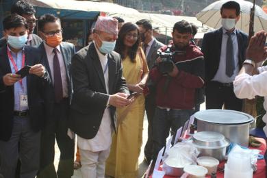 दक्षिणकाली मन्दिर परिसरमा सनराइजको क्यूआर कोड सेवा