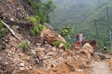 त्रिभुवन राजपथको हेटौँडा–भैँसे सडकखण्ड अवरुद्ध