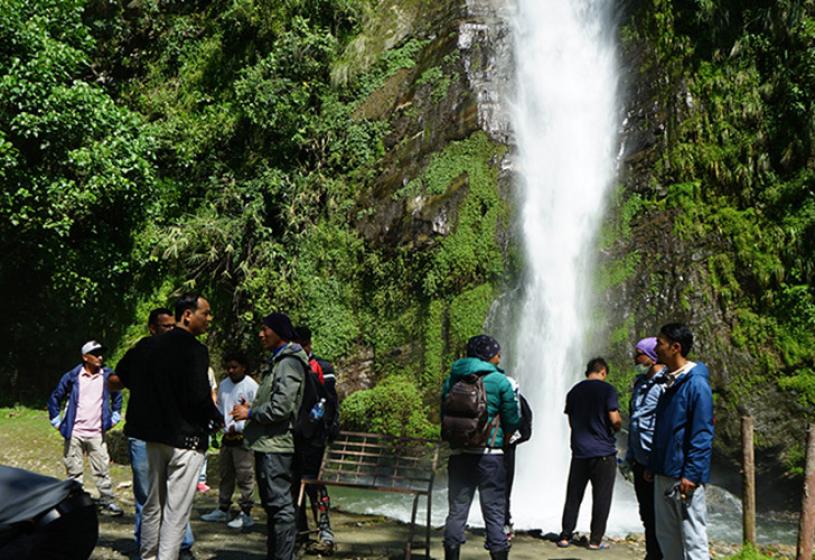 बेनी–जोमसोम यात्रामा मन लोभ्याउने झरनाहरू 