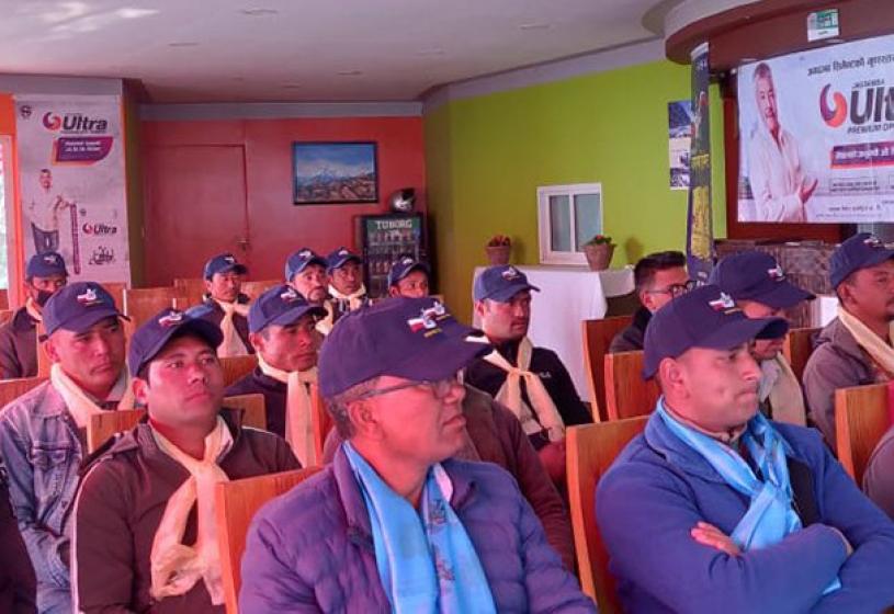 जगदम्बा सिमेन्टद्वारा निर्माण विज्ञसँग छलफल